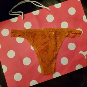 💕💕PINK Victoria's Secret thong Panties lace